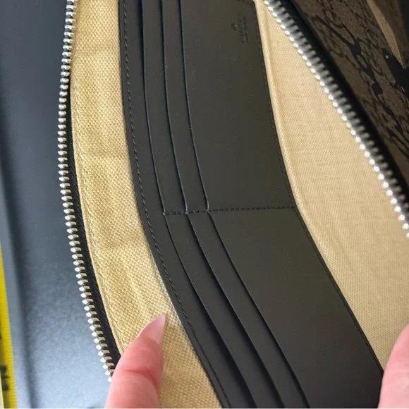 Authentic GG Supreme Monogram Blind For Love Wristlet Pouch Black - Picture 6 of 8